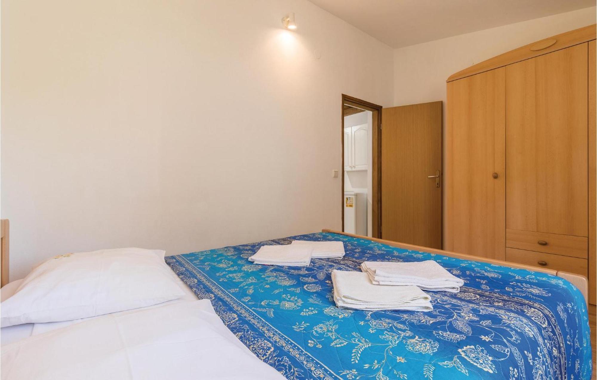 2 Bedroom Amazing Home In Pula Bagian luar foto